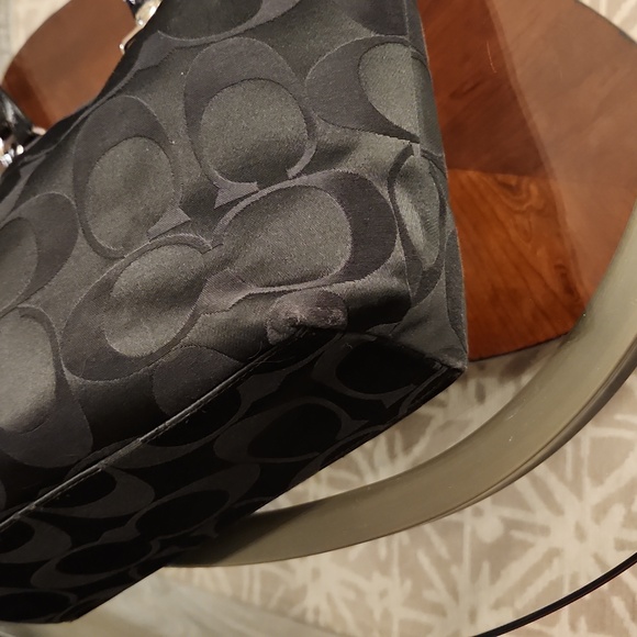 Coach Signature Monogram - Picture 10 of 10